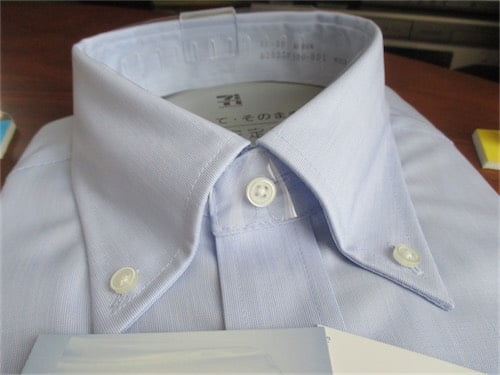 イトーヨーカドーのワイシャツ「超形態安定」の襟部分の写真