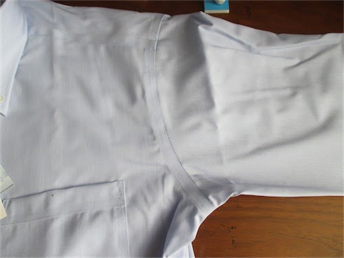 イトーヨーカドーのワイシャツ「超形態安定」の肩部分の写真
