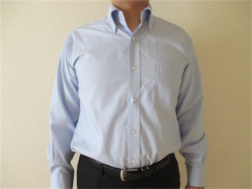 イトーヨーカドー　ワイシャツ「超形態安定」を着用したときの写真（前から）